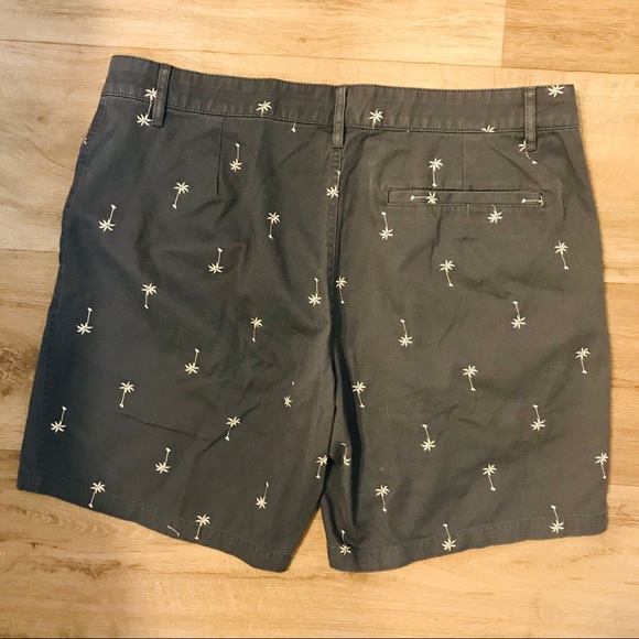 Junk food shorts Mickey Mouse palm trees Disney - Picture 2 of 6